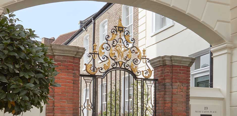 Outiside of the Montrose Clinic in Belgravia